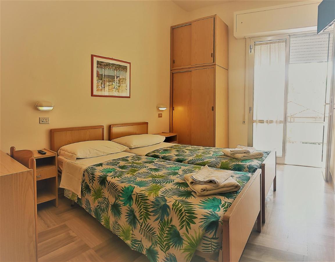 Hotel Giordo リミニ エクステリア 写真