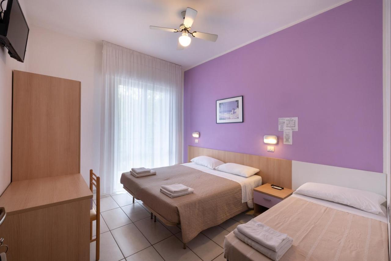 Hotel Giordo リミニ エクステリア 写真