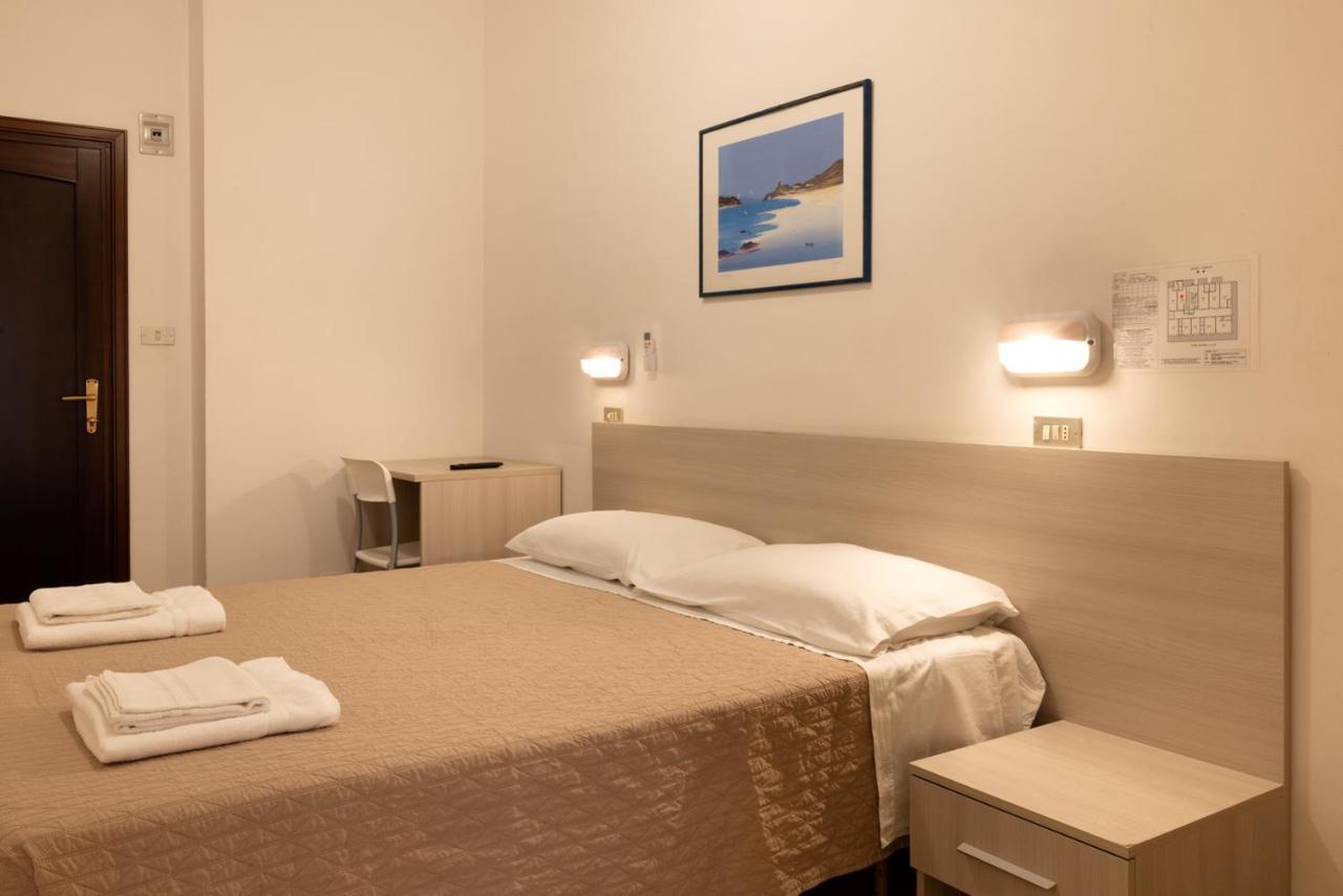 Hotel Giordo リミニ エクステリア 写真