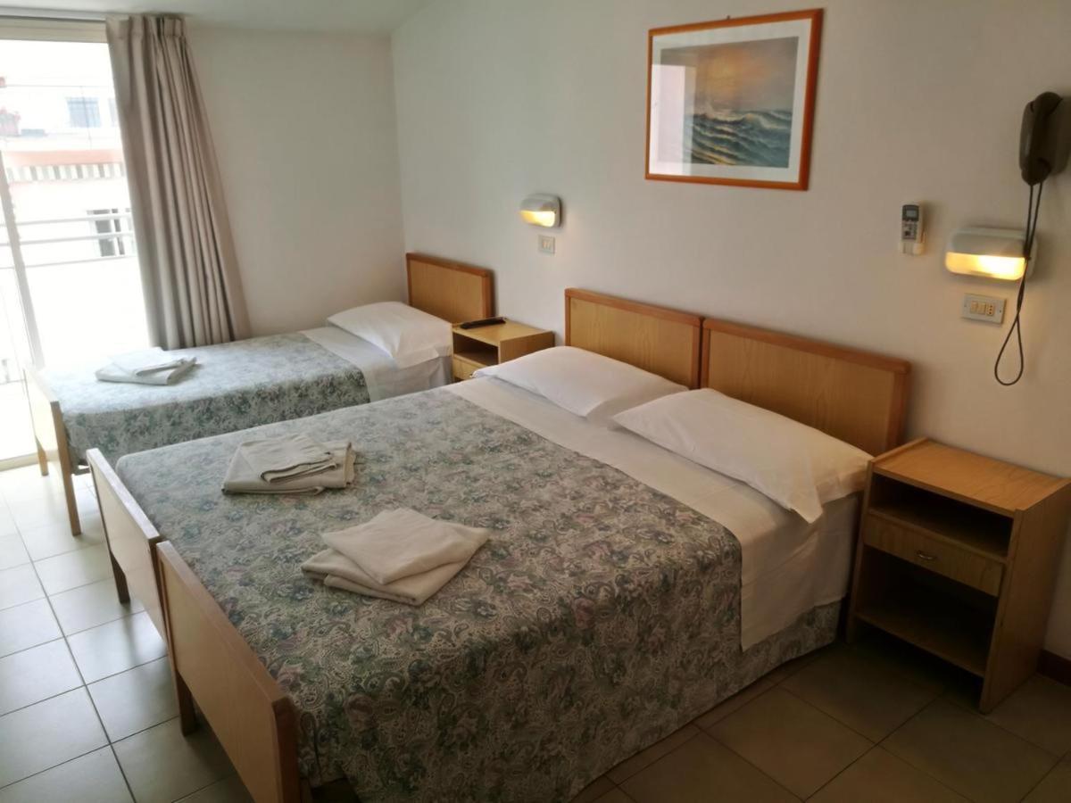 Hotel Giordo リミニ エクステリア 写真