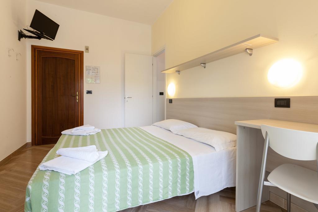 Hotel Giordo リミニ エクステリア 写真